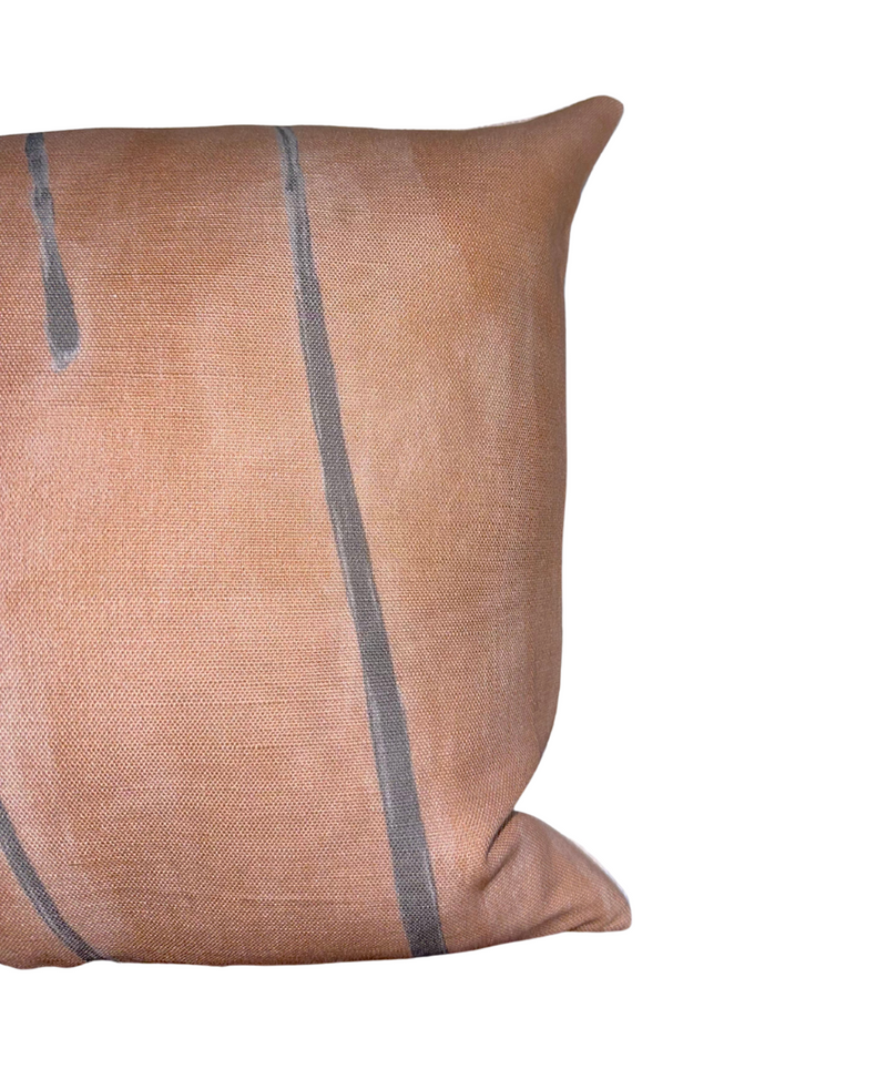 Kelly Wearstler Graffito Pillow Cover in Rosa