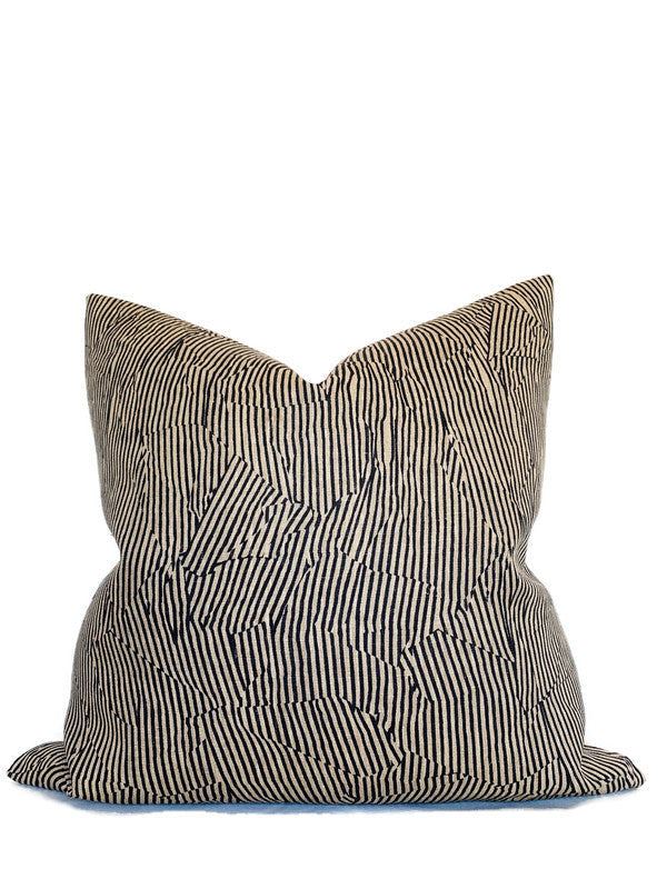 Kelly Wearstler Avant Pillow Cover in Linen Black